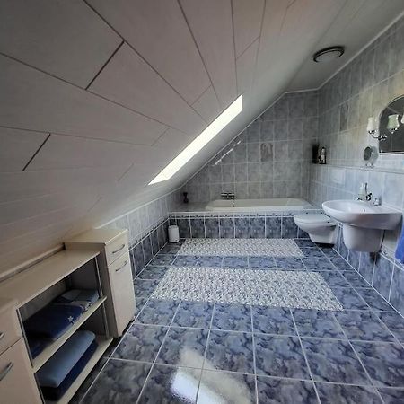 Schoene Wohnung Mit Eigenem Eingang Und Parkplatz Fulde Extérieur photo